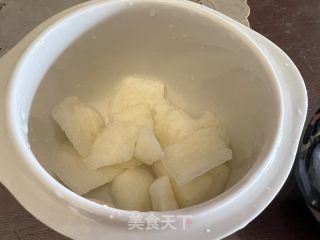 雪梨燕窝的做法步调：1