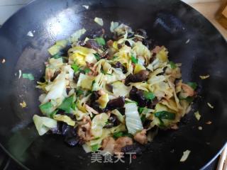 包菜木耳炒肉片的做法步调：8