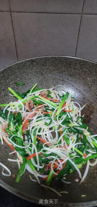 韭菜绿芽菜卷饼的做法步调：6