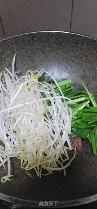 韭菜绿芽菜卷饼的做法步调：5