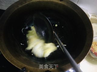 莲花菜鸡蛋炒米粉的做法步调：4