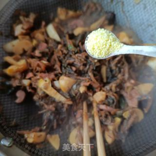 单梅烧雷笋（梅菜梅花肉烧雷笋）的做法步调：12