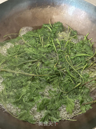 可盐可苦的艾草青团的做法步调：1