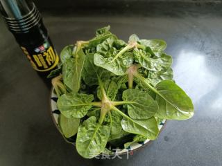 凉拌菠菜的做法步调：1
