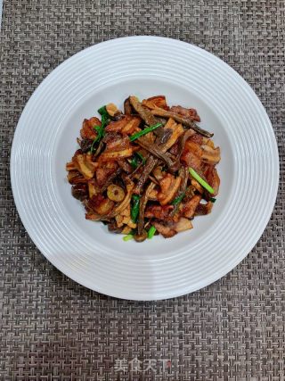 鹿茸菇炒五花肉的做法步调：12