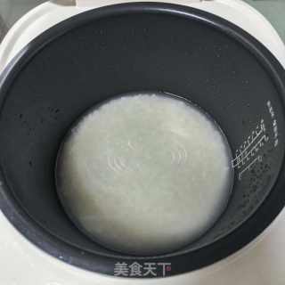 四时豆香肠焖饭的做法步调：1