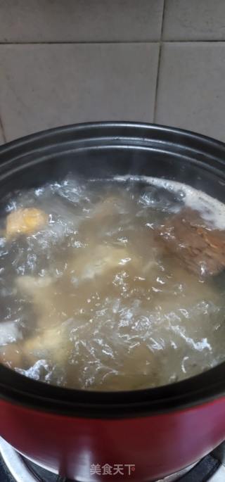 巴戟杜仲牛鼎力煲猪骨汤的做法步调：6