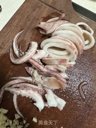 喷鼻煎鱿鱼的做法步调：2