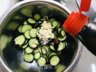 炝拌黄瓜圈的做法步调：5