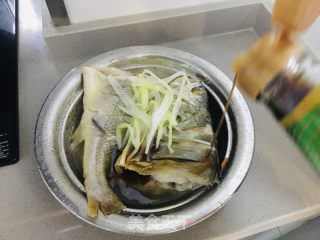 浑蒸黄花鱼的做法步调：8