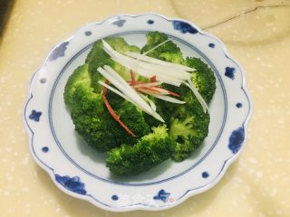 利剑灼西兰花的做法步调：3