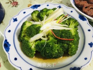 利剑灼西兰花的做法步调：7
