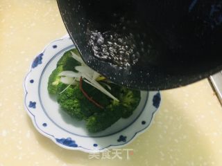 利剑灼西兰花的做法步调：5