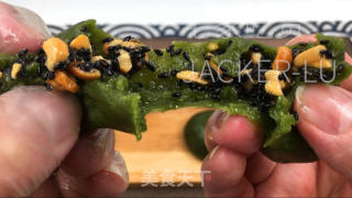 抹墨绿团，滋味幽香，光彩翠绿，超喷鼻乌芝麻花死馅的做法步调：18