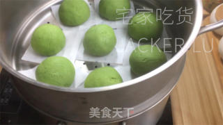 抹墨绿团，滋味幽香，光彩翠绿，超喷鼻乌芝麻花死馅的做法步调：15