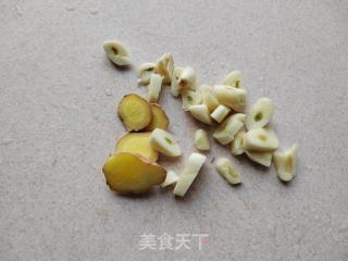 陈虾包菜豆腐煲的做法步调：5