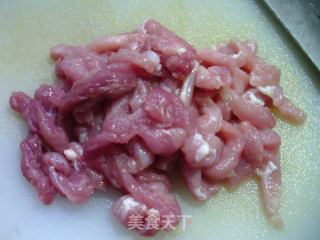 肥肉炒韭黄的做法步调：4