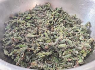 年夜蒜炒蒸枸蒲穗的做法步调：2
