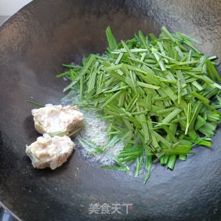 排骨汤炒韭菜的做法步调：9