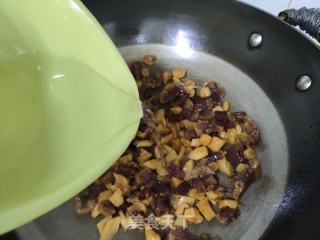 萝卜干炒腊肉的做法步调：8