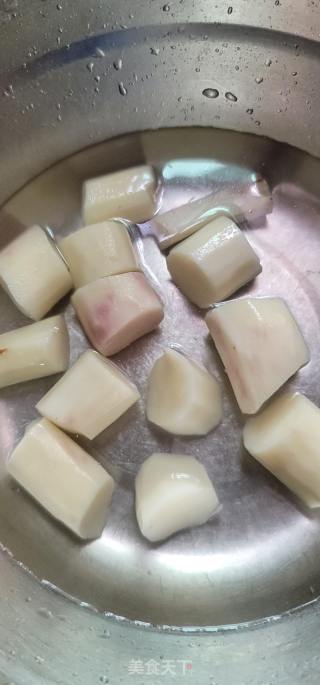 鹿茸菇山药鸡架汤的做法步调：8