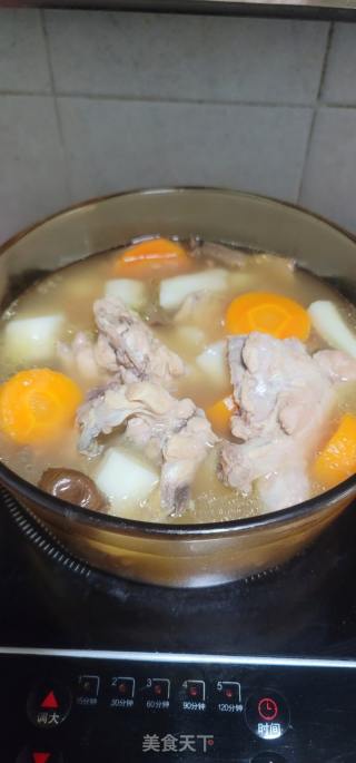 鹿茸菇山药鸡架汤的做法步调：11