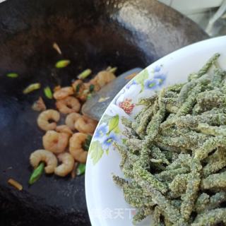 虾仁炒构树穗的做法步调：14