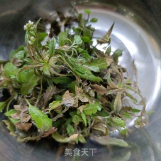 荠菜活海参滑蛋的做法步调：1