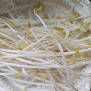 利剑虾炒绿芽菜的做法步调：1