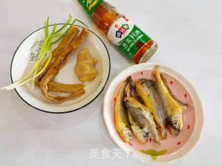 滋味陈好可谓一尽/小黄鱼笋干汤的做法步调：1