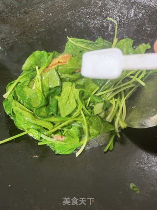 菠菜炒鸡蛋的做法步调：8