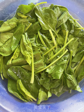 菠菜炒鸡蛋的做法步调：2