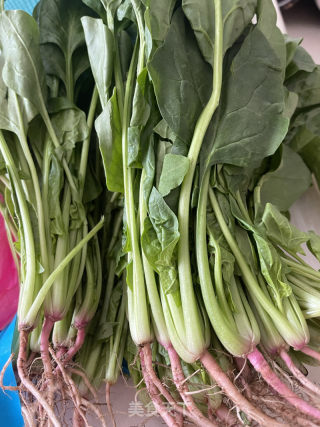 菠菜炒鸡蛋的做法步调：1
