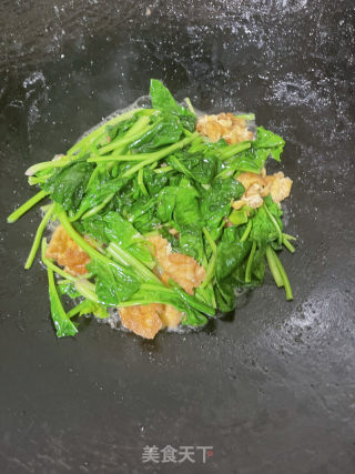 菠菜炒鸡蛋的做法步调：9