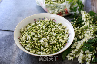 槐花猪肉馅火饺的做法步调：1