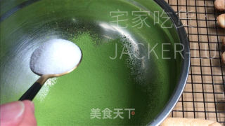 抹茶达克瓦兹，喷鼻坚中皮，清爽抹茶奶油，甘美白豆沙，多条理的美好滋味，正在心中开释出。的做法步调：11