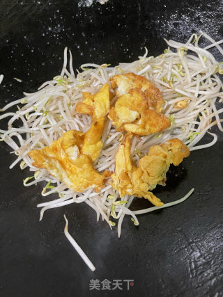 芽菜炒鸡蛋的做法步调：9