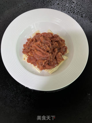 腐竹蒸牛肉的做法步调：9