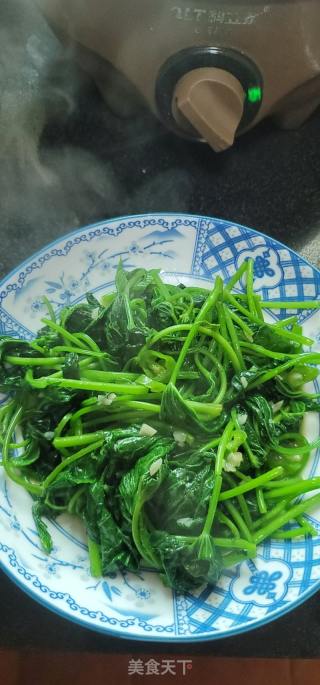 青椒腐乳炒甘薯叶的做法步调：10