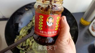 老干妈炒茄丝的做法步调：7