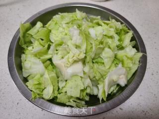 包菜炒五花肉的做法步调：2