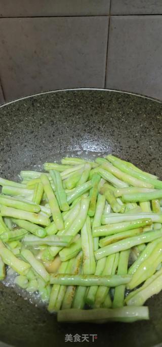 素烧利剑豆角的做法步调：8