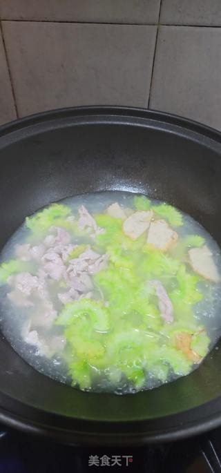 肥肉苦瓜汤的做法步调：8