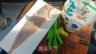 干煎踩板鱼的做法步调：1