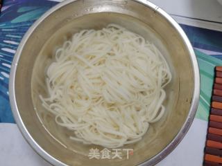 捞汁挂里的做法步调：4