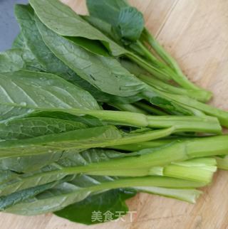 菜芯喷鼻菇拌煮蛋的做法步调：1