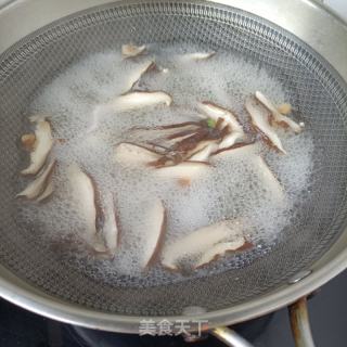 菜芯喷鼻菇拌煮蛋的做法步调：4