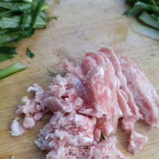 菜芯肉沫炒绿芽菜的做法步调：4