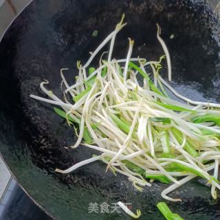 菜芯肉沫炒绿芽菜的做法步调：7