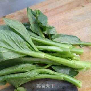 菜芯肉沫炒绿芽菜的做法步调：1